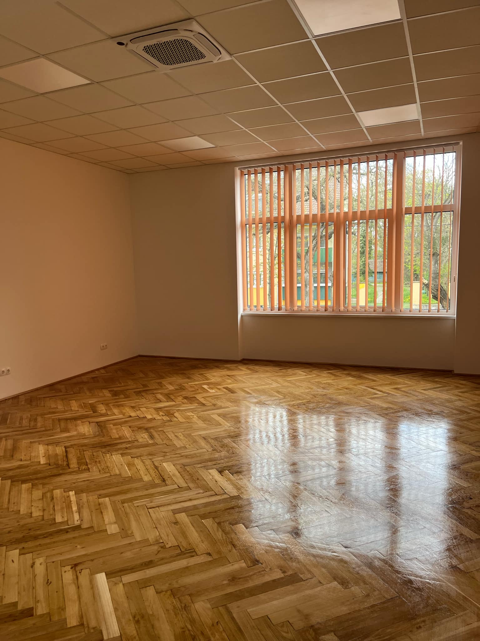 44m2 Iroda