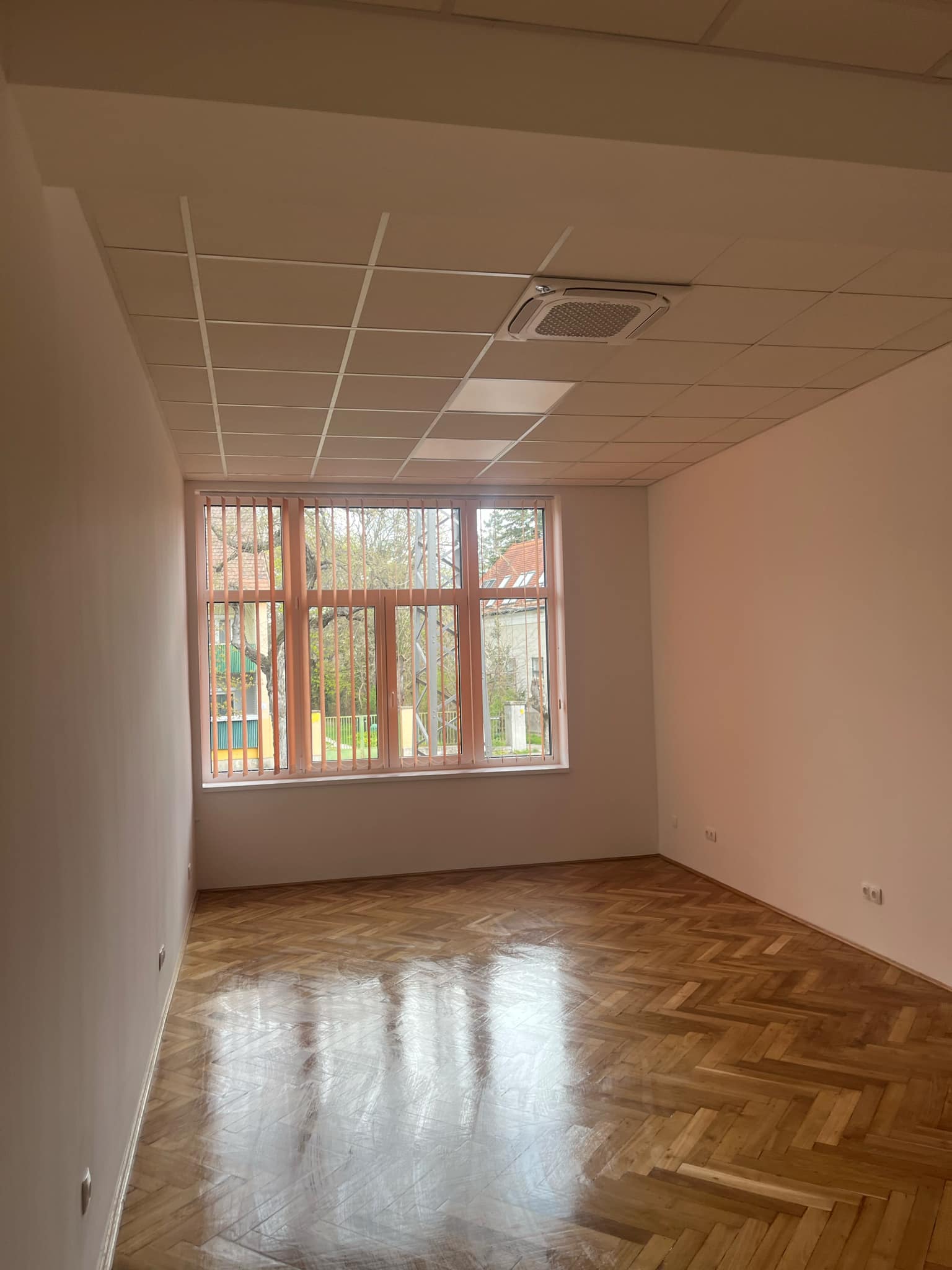 27m2 Iroda