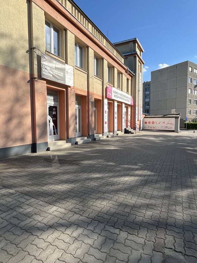 Modern Irodaház